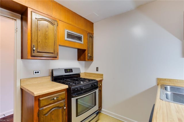 kitchen featuring gas stove