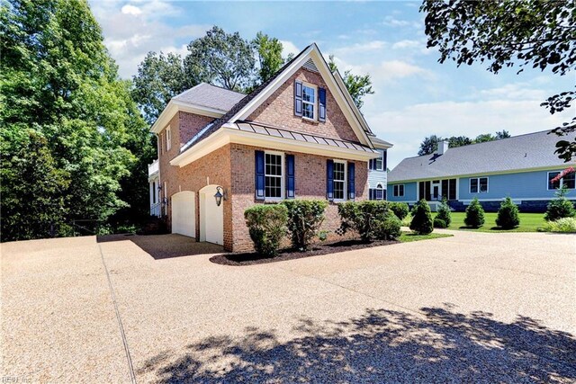 view of front of house featuring a front yard