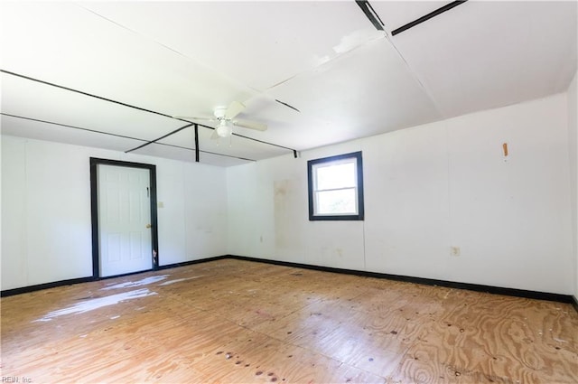 empty room with ceiling fan