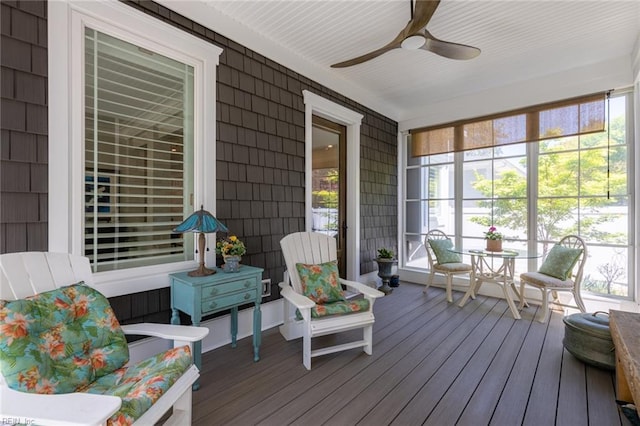 sunroom / solarium featuring a ceiling fan