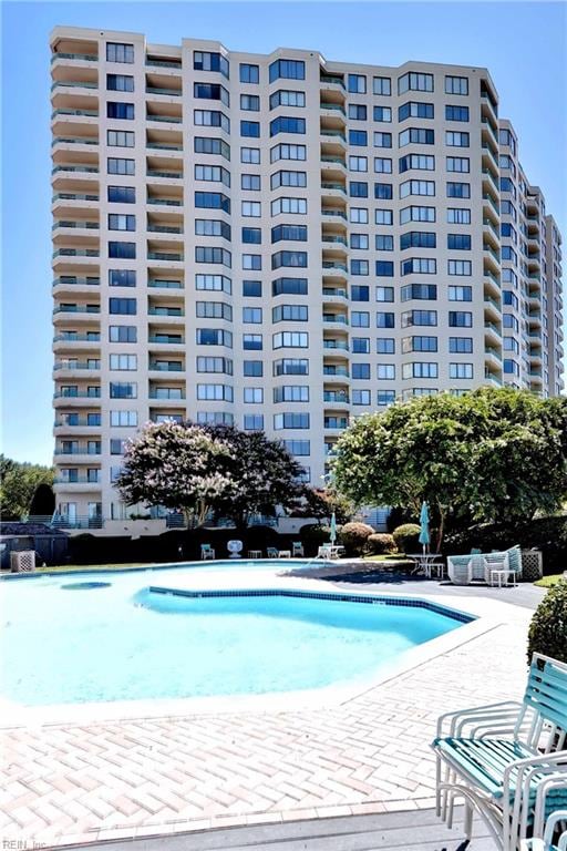 view of swimming pool