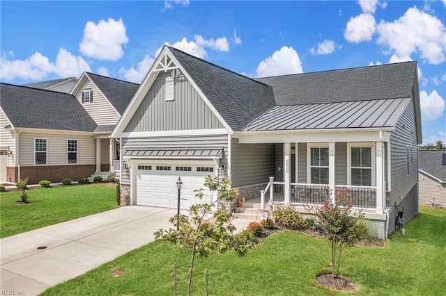 view of front facade featuring a garage, a front yard, and covered porch