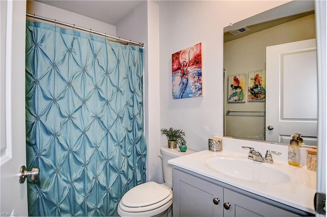 full bathroom featuring curtained shower, visible vents, vanity, and toilet