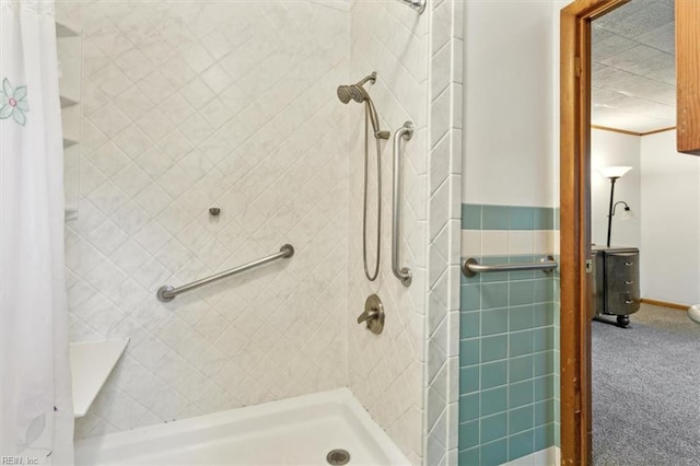 bathroom featuring tiled shower