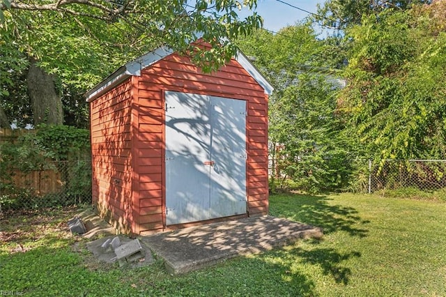 view of outbuilding with a yard