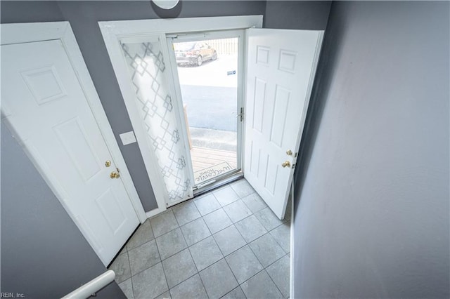 entryway featuring light tile patterned floors