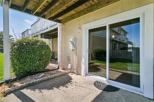 property entrance featuring stucco siding