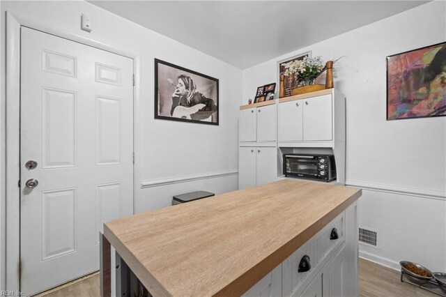 kitchen with light hardwood / wood-style flooring and a center island