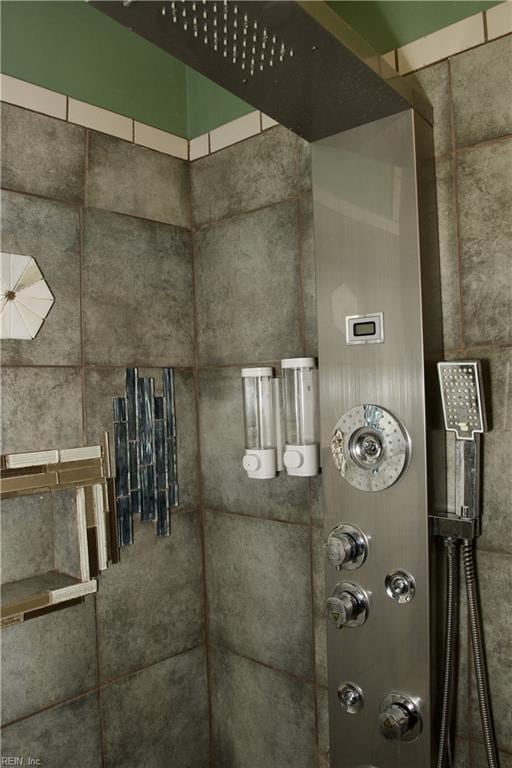 6703 Chambers Ln, Suffolk, VA 23435 - room details with walk in shower