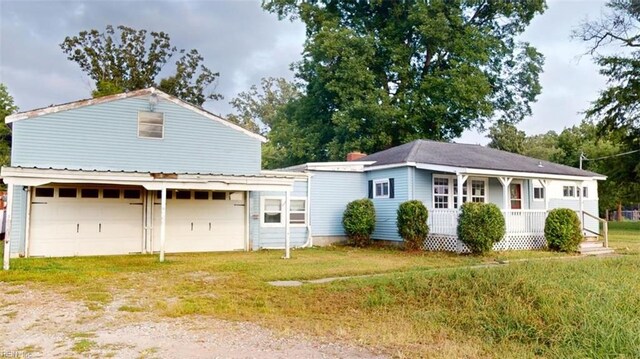 view of front of property featuring a garage and a front lawn