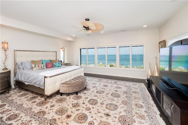 bedroom with ceiling fan