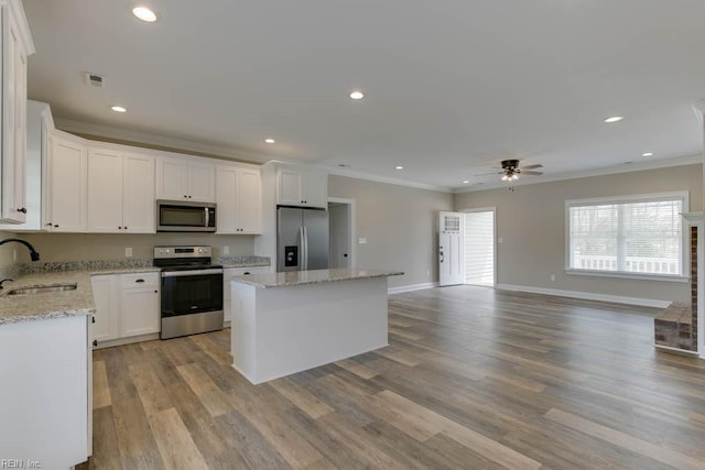 kitchen featuring light hardwood / wood-style flooring, sink, ceiling fan, appliances with stainless steel finishes, and white cabinets