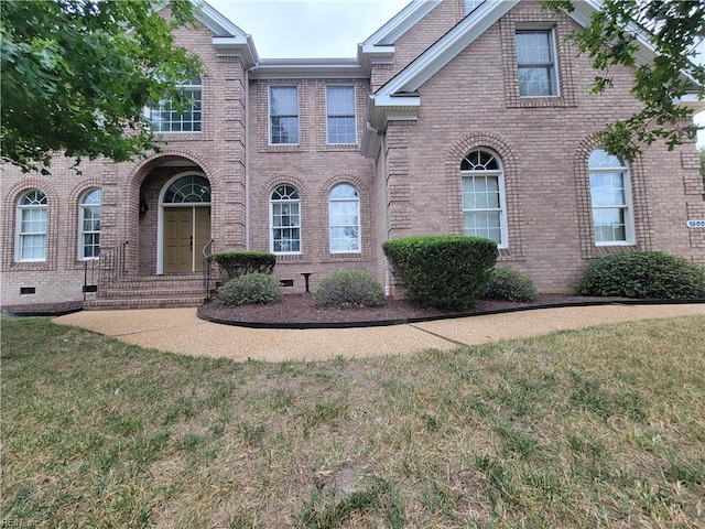 view of front of property with a front lawn