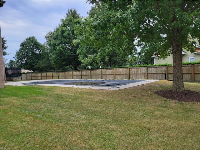 view of yard featuring a covered pool