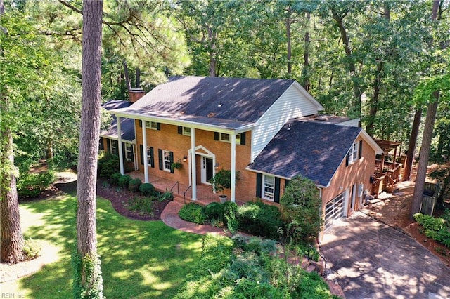 view of front of house with a front lawn