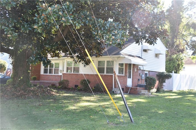 view of front facade with a front lawn