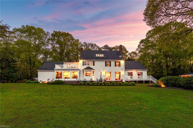 colonial house featuring a yard