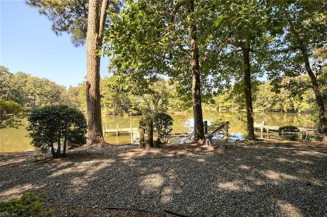 view of yard featuring a water view