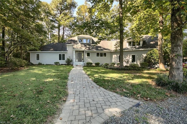 view of front of property with a front lawn