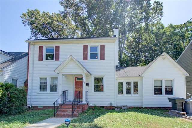 view of front facade with a front lawn