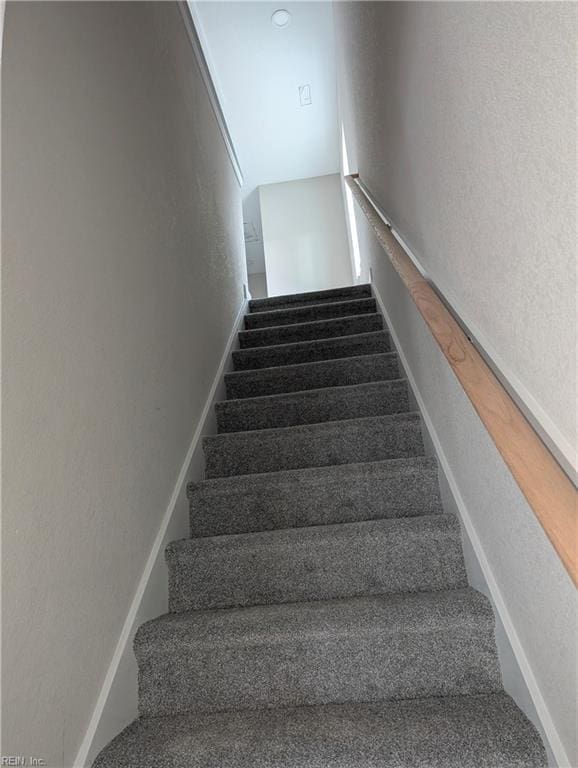 staircase with carpet and crown molding