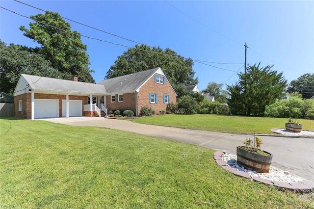 view of front facade with a front lawn