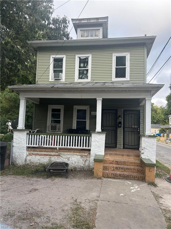 view of front facade featuring a porch