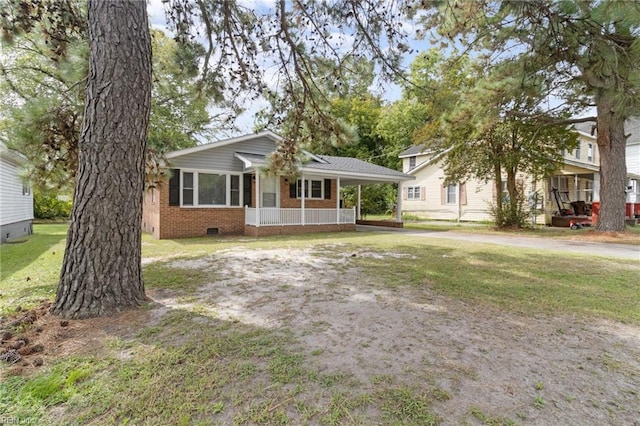 ranch-style house featuring a front lawn and a porch