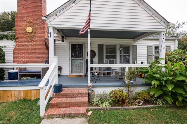 doorway to property featuring covered porch