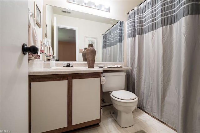 bathroom with curtained shower, vanity, and toilet