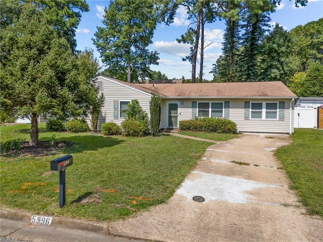 single story home featuring a front lawn