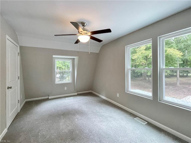 carpeted spare room featuring ceiling fan