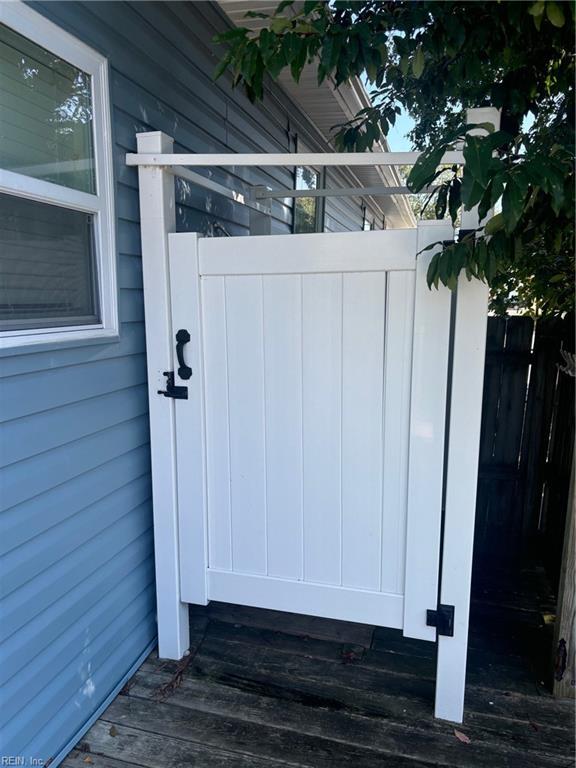 307 N First St, Hampton, VA 23664 - view of gate