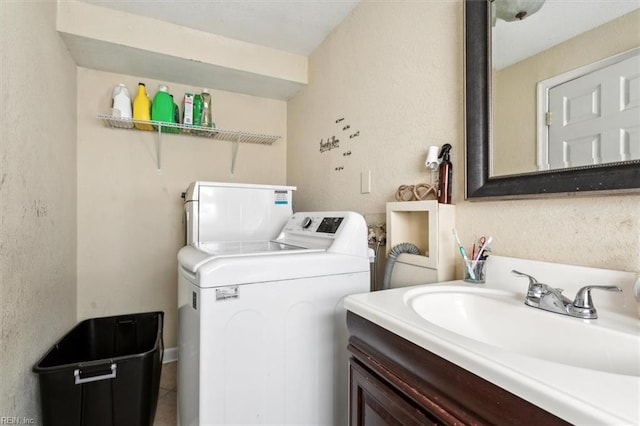 laundry area featuring sink and washing machine and dryer