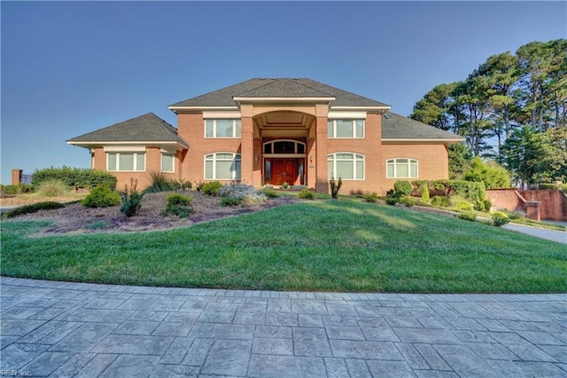 view of front facade with a front yard