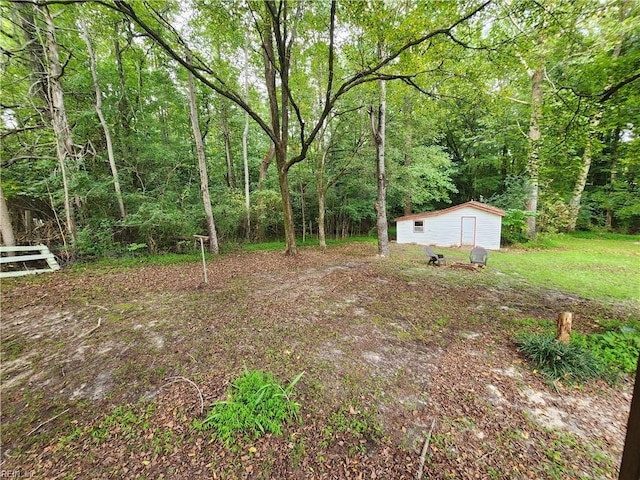 view of yard with a shed