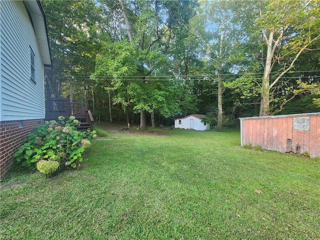 view of yard with a storage shed