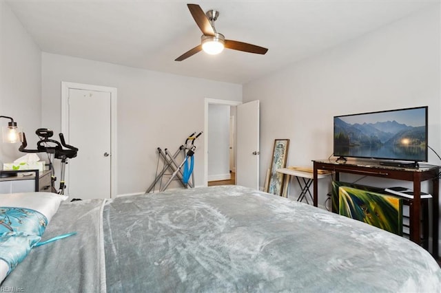 bedroom featuring ceiling fan