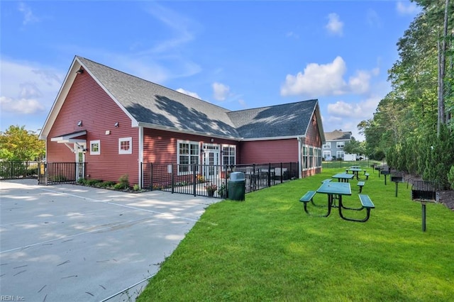 back of house featuring a yard