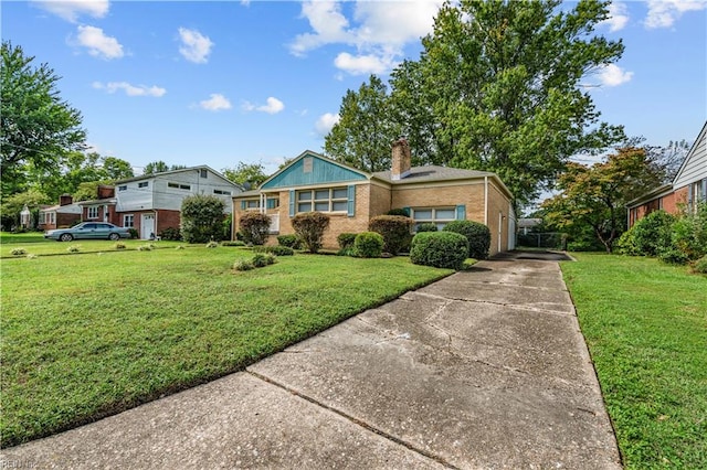 view of front of house with a front lawn