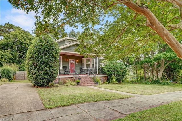 view of front facade featuring a front yard and a porch