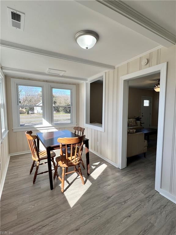 dining space with ceiling fan, ornamental molding, and hardwood / wood-style floors