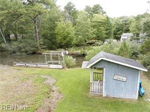 view of yard with a storage unit