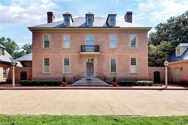 colonial house featuring a balcony