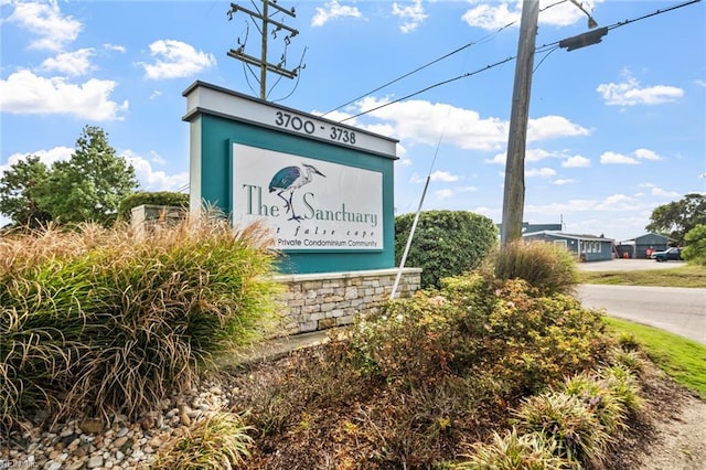 view of community / neighborhood sign