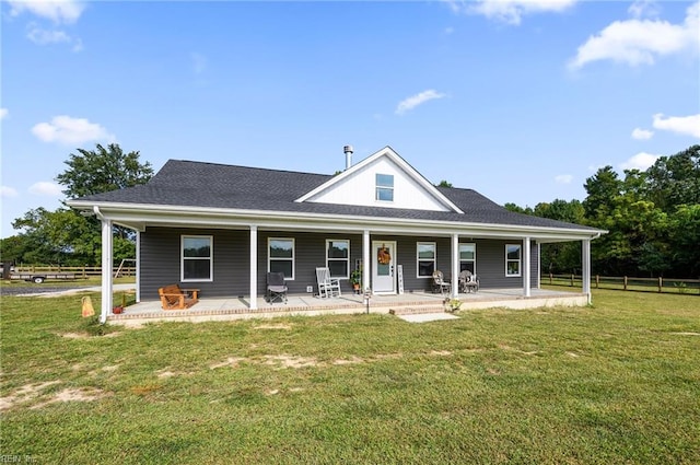 farmhouse inspired home with a front lawn and covered porch