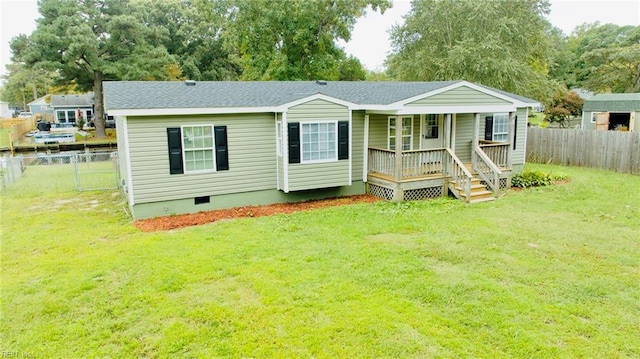 view of front of property featuring a front yard and covered porch