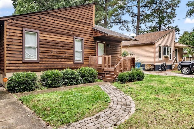 view of front of house featuring a front yard