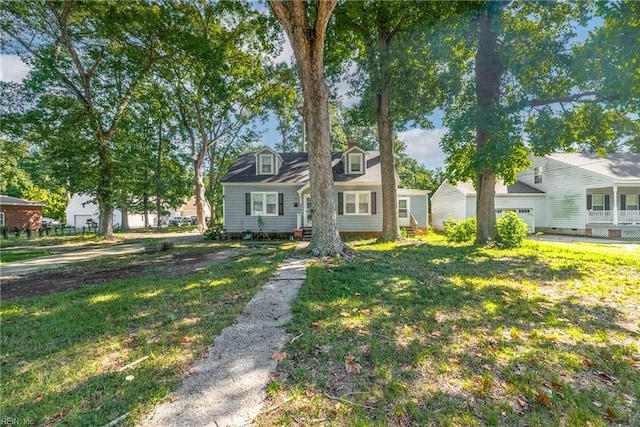 view of front of house with a front lawn