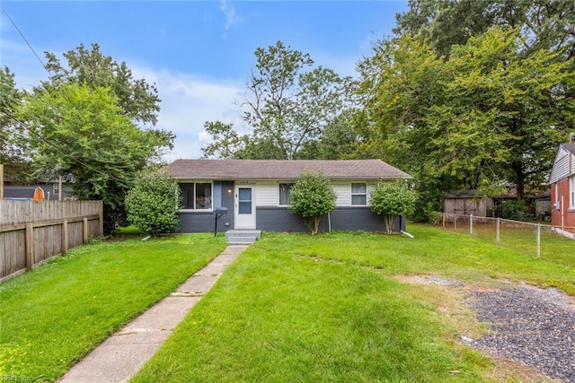 view of front of home featuring a front lawn